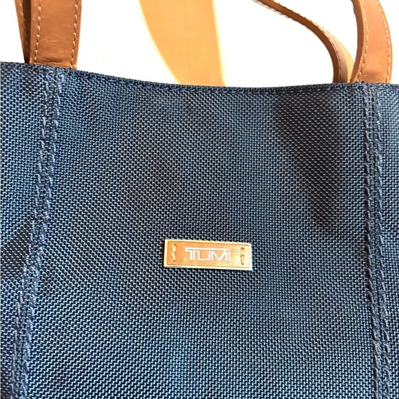 Tumi navy blue nylon shoulder handbag - Picture 5 of 9